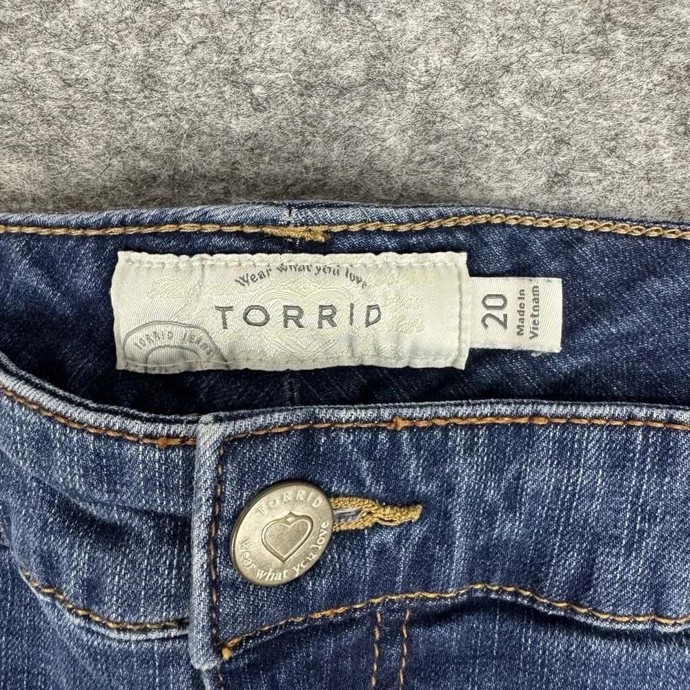 TORRID Womens Dark Blue Mid Rise Denim Shorts‎ Size 20